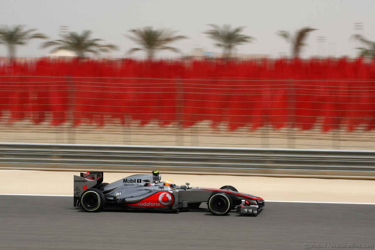 GP BAHRAIN, 20.04.2012- Prove Libere 1, Lewis Hamilton (GBR) McLaren Mercedes MP4-27