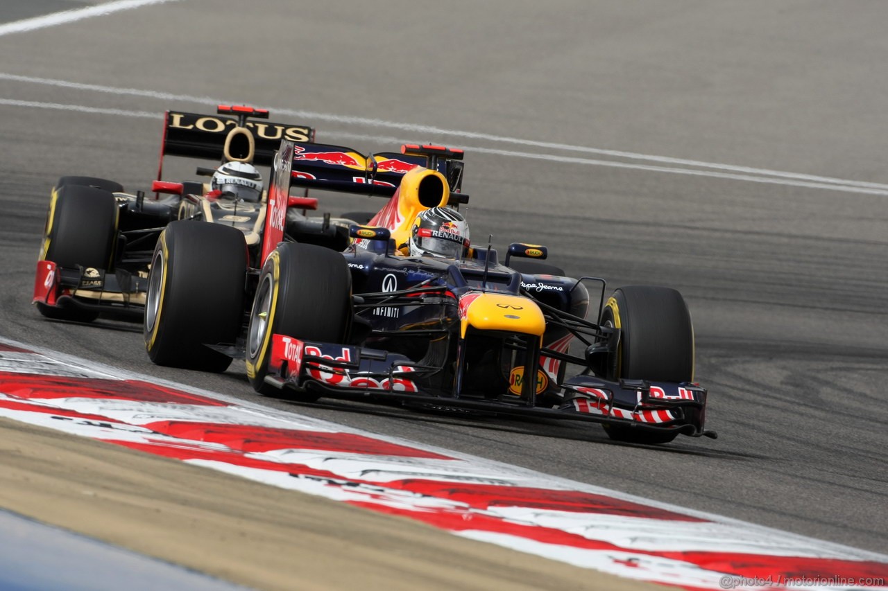 GP BAHRAIN, 20.04.2012-  Prove Libere 2, Sebastian Vettel (GER) Red Bull Racing RB8 e Kimi Raikkonen (FIN) Lotus F1 Team E20 
