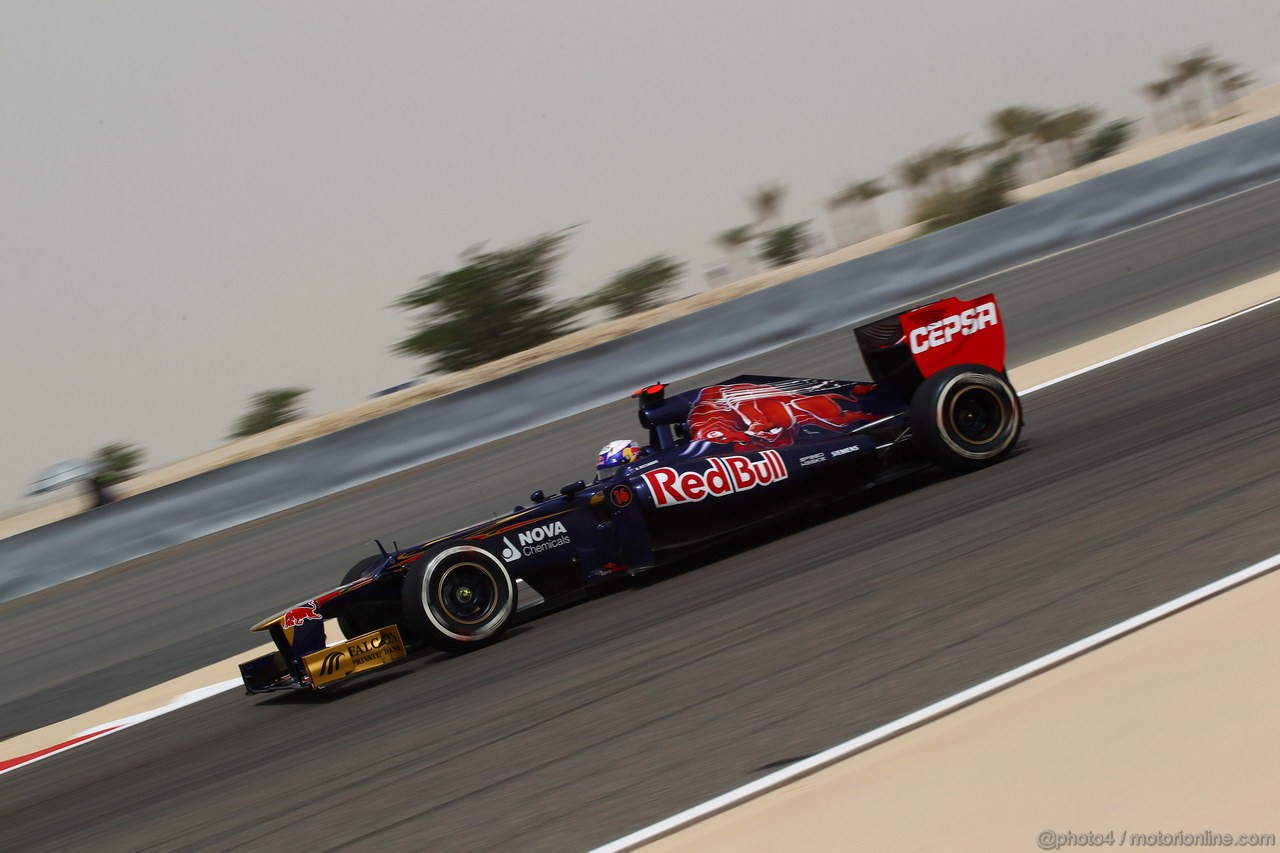 GP BAHRAIN, 20.04.2012-  Prove Libere 2, Daniel Ricciardo (AUS) Scuderia Toro Rosso STR7 
