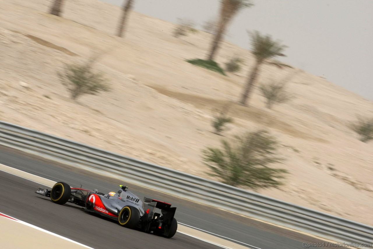 GP BAHRAIN, 20.04.2012-  Prove Libere 2, Lewis Hamilton (GBR) McLaren Mercedes MP4-27 