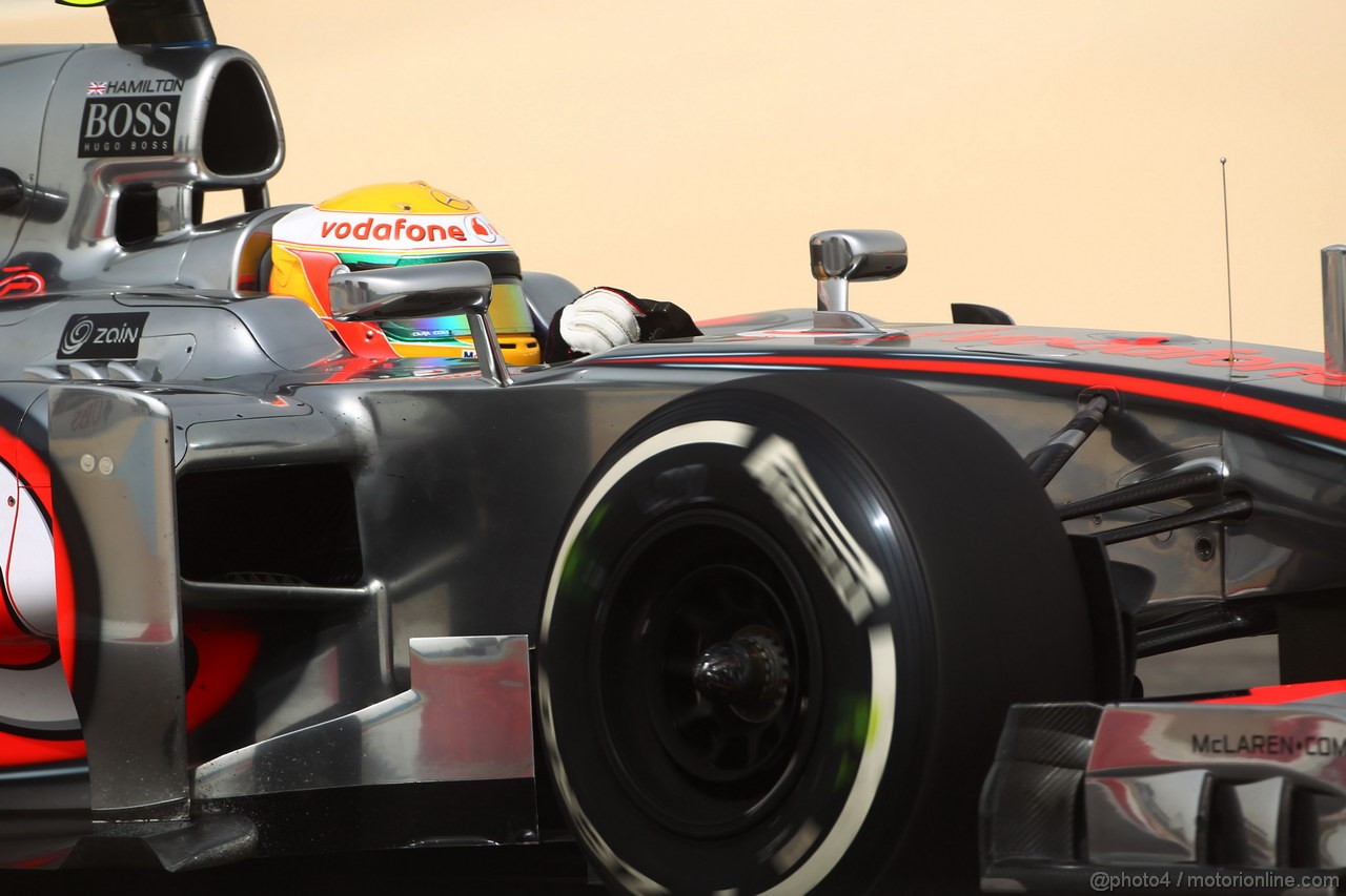 GP BAHRAIN, 20.04.2012-  Prove Libere 2, Lewis Hamilton (GBR) McLaren Mercedes MP4-27 