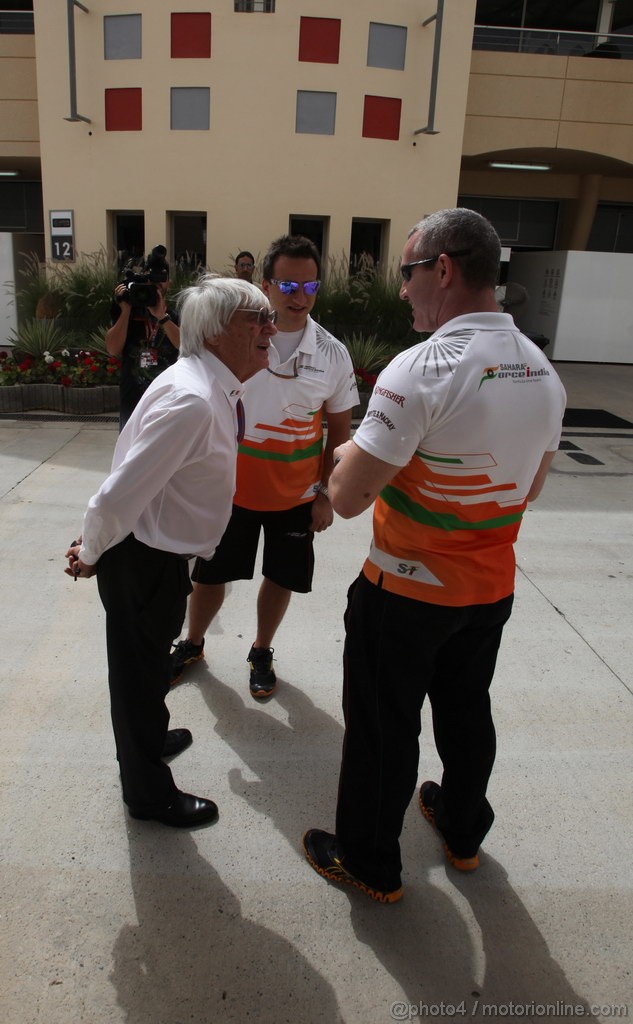 GP BAHRAIN, 20.04.2012-  Prove Libere 2, Bernie Ecclestone (GBR), President e CEO of Formula One Management  e Force India staff