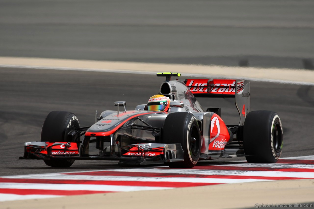 GP BAHRAIN, 20.04.2012-  Prove Libere 2, Lewis Hamilton (GBR) McLaren Mercedes MP4-27 