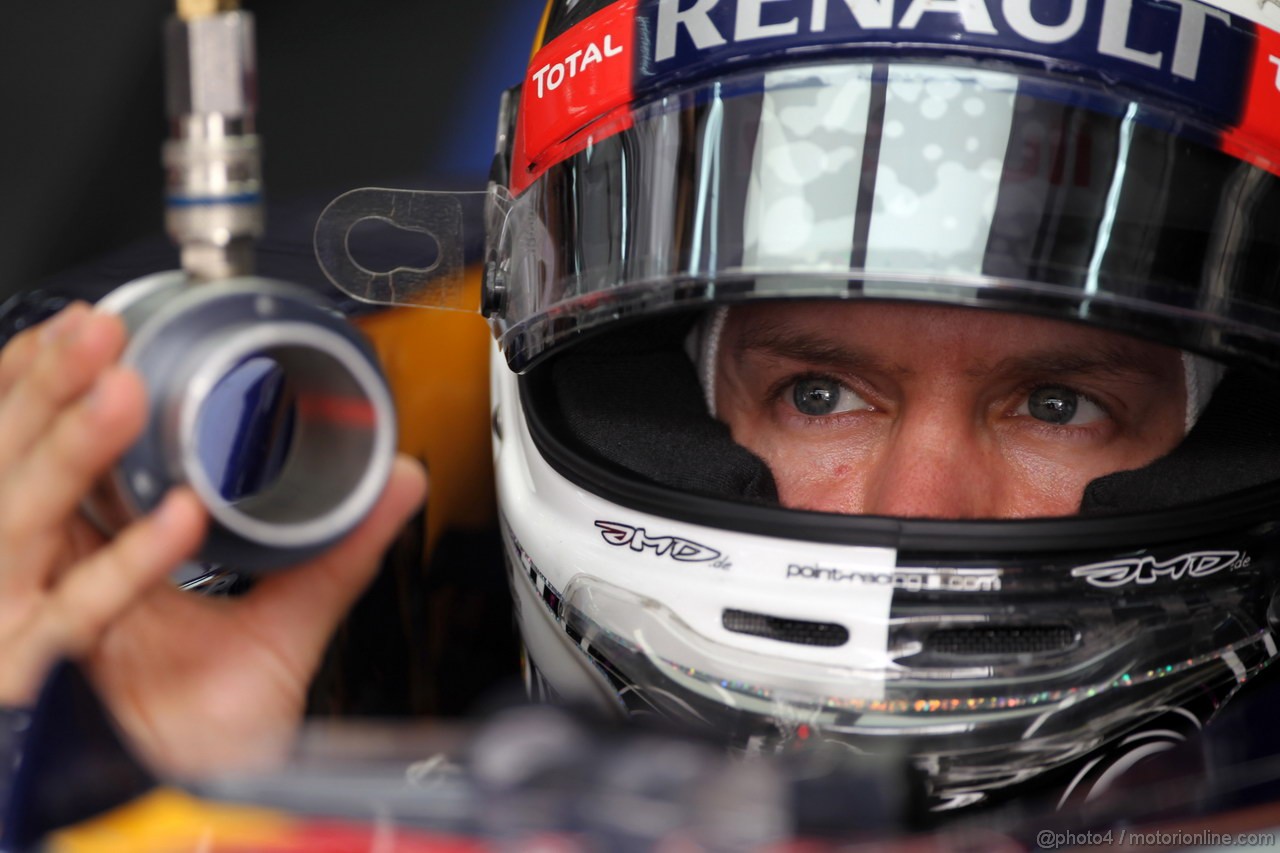 GP BAHRAIN, 20.04.2012-  Prove Libere 2, Sebastian Vettel (GER) Red Bull Racing RB8 