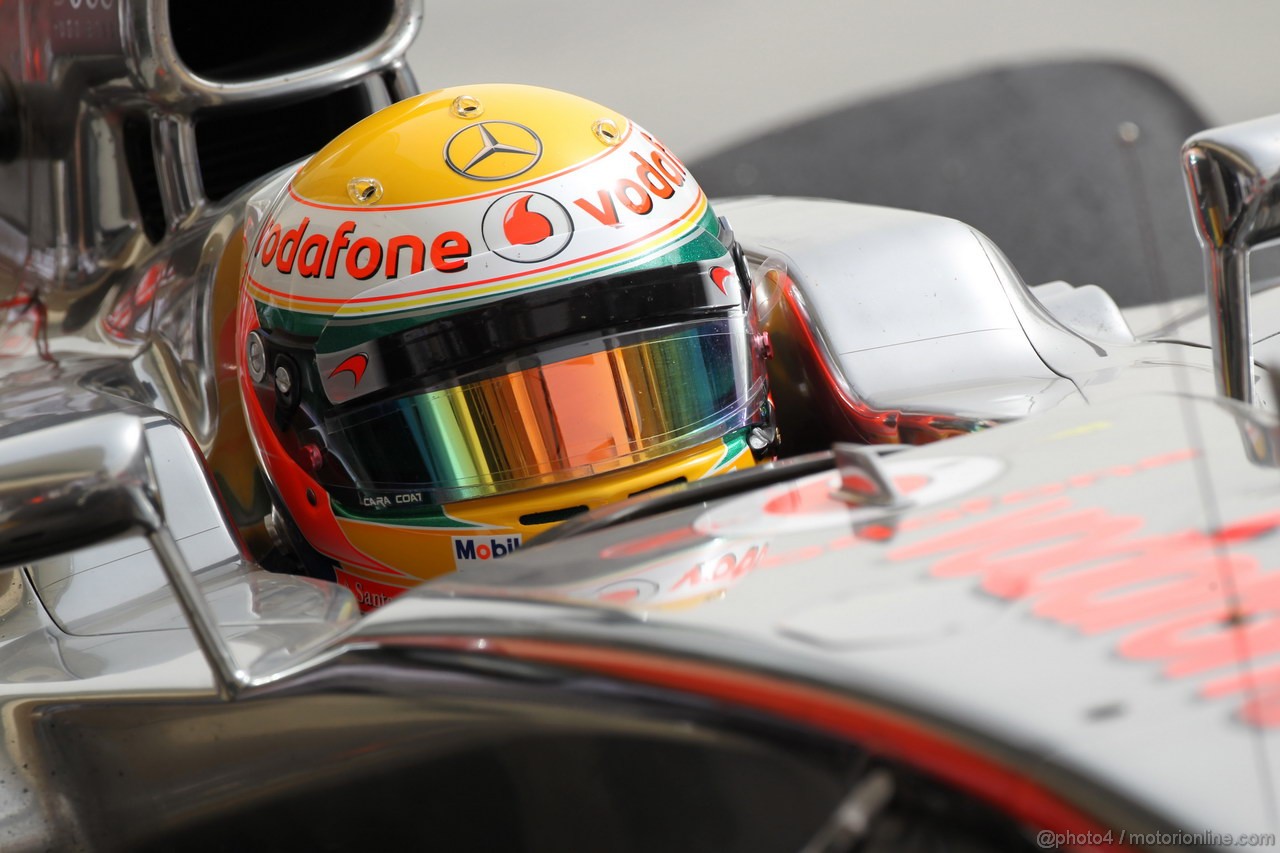 GP BAHRAIN, 20.04.2012-  Prove Libere 2, Lewis Hamilton (GBR) McLaren Mercedes MP4-27 