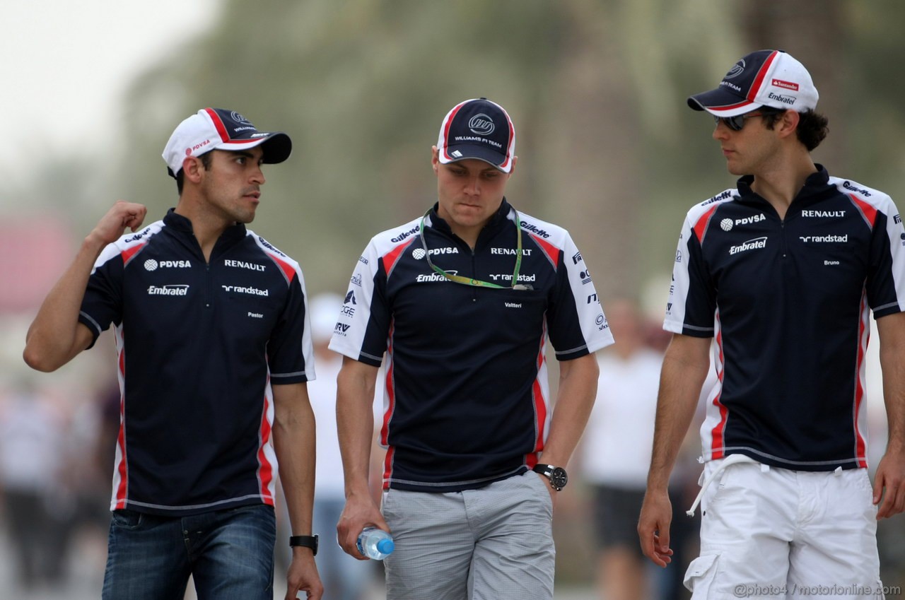 GP BAHRAIN, 20.04.2012- Pastor Maldonado (VEN) Williams F1 Team FW34, Valtteri Bottas (FIN) e Bruno Senna (BRA) Williams F1 Team FW34 