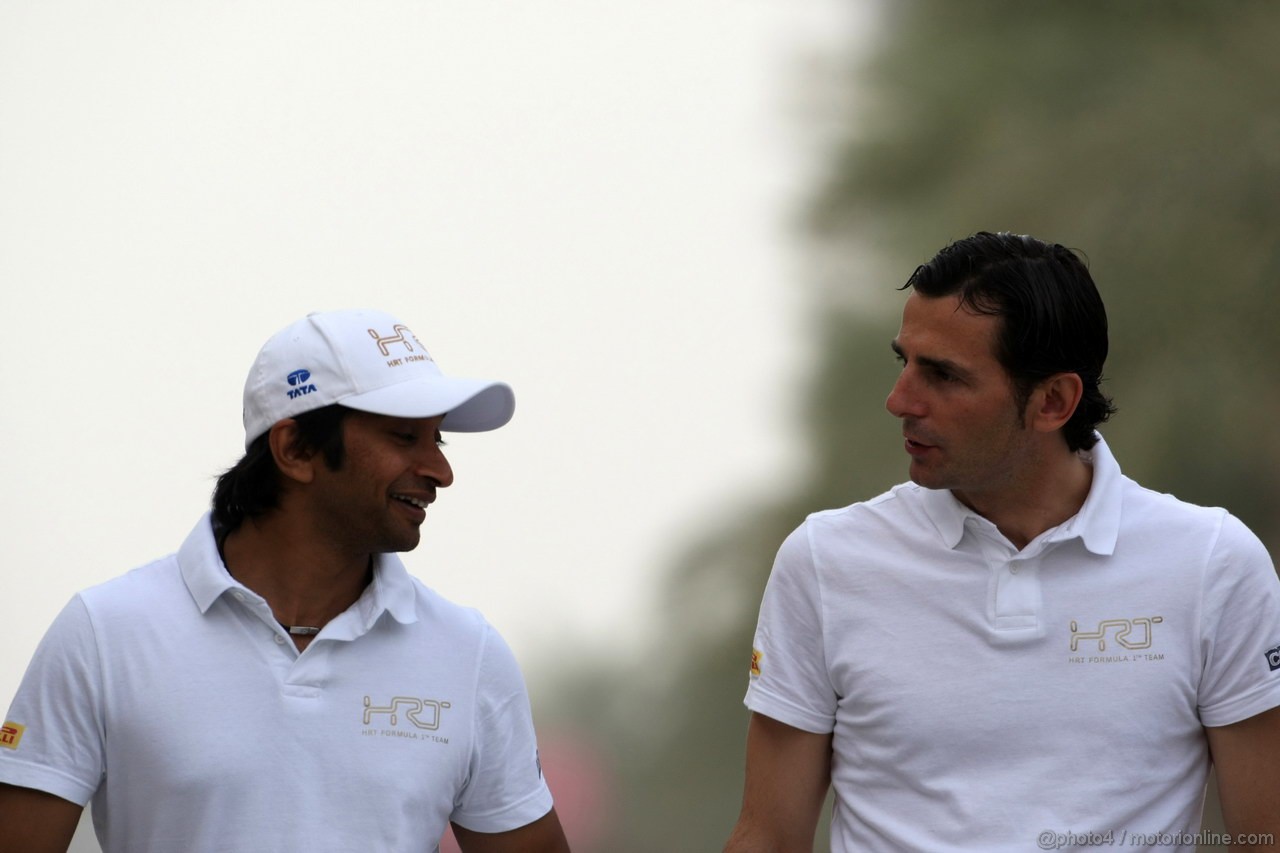 GP BAHRAIN, 20.04.2012- Narain Karthikeyan (IND) HRT Formula 1 Team F112 e Pedro de la Rosa (ESP) HRT Formula 1 Team F112 