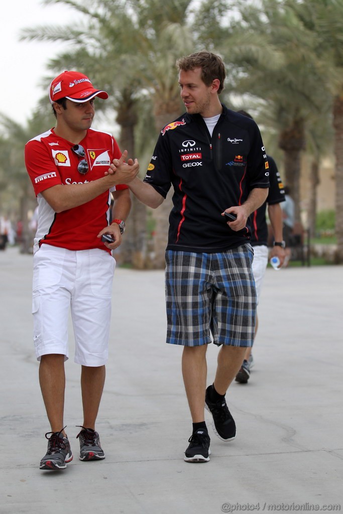 GP BAHRAIN, 20.04.2012- Felipe Massa (BRA) Ferrari F2012 e Sebastian Vettel (GER) Red Bull Racing RB8 