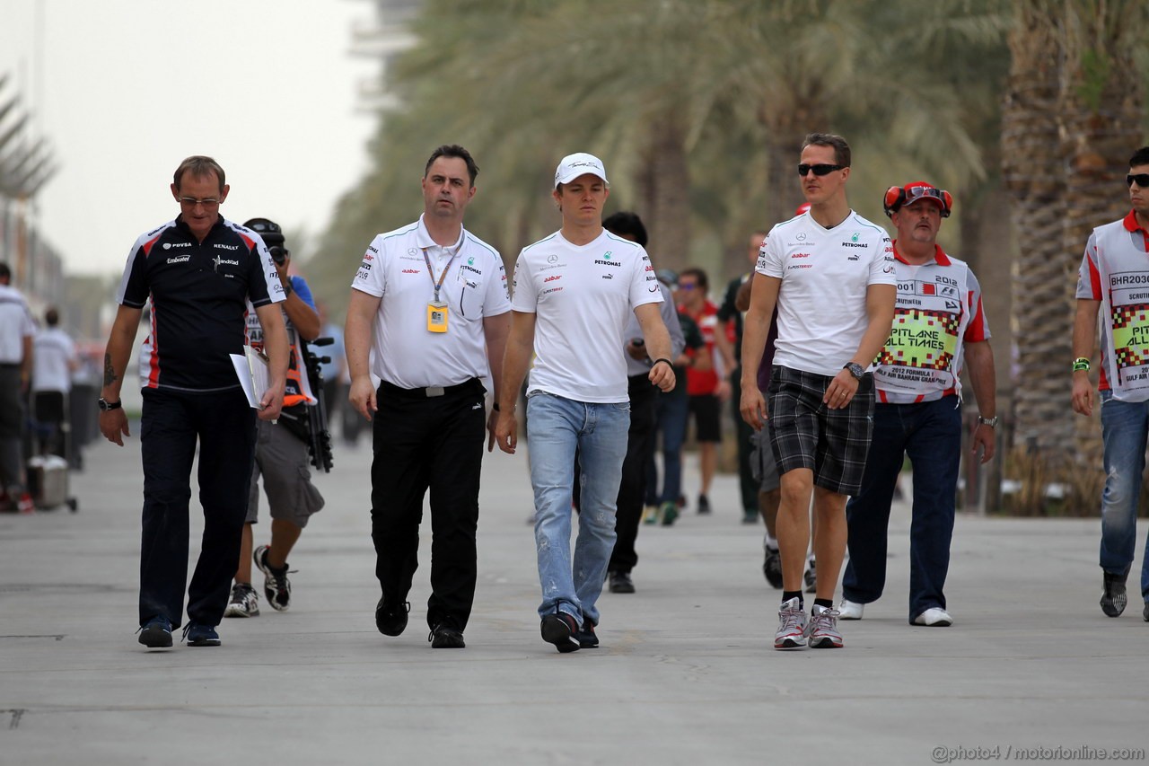 GP BAHRAIN, 20.04.2012- Nico Rosberg (GER) Mercedes AMG F1 W03 e Michael Schumacher (GER) Mercedes AMG F1 W03 