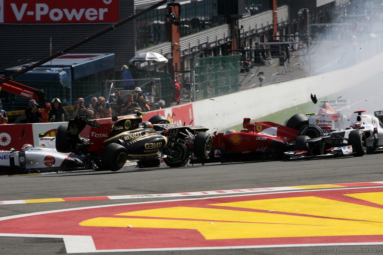 GP BELGIO, 02.09.2012- Gara, Start of the race, Crash, Romain Grosjean (FRA) Lotus F1 Team E20 e Fernando Alonso (ESP) Ferrari F2012 