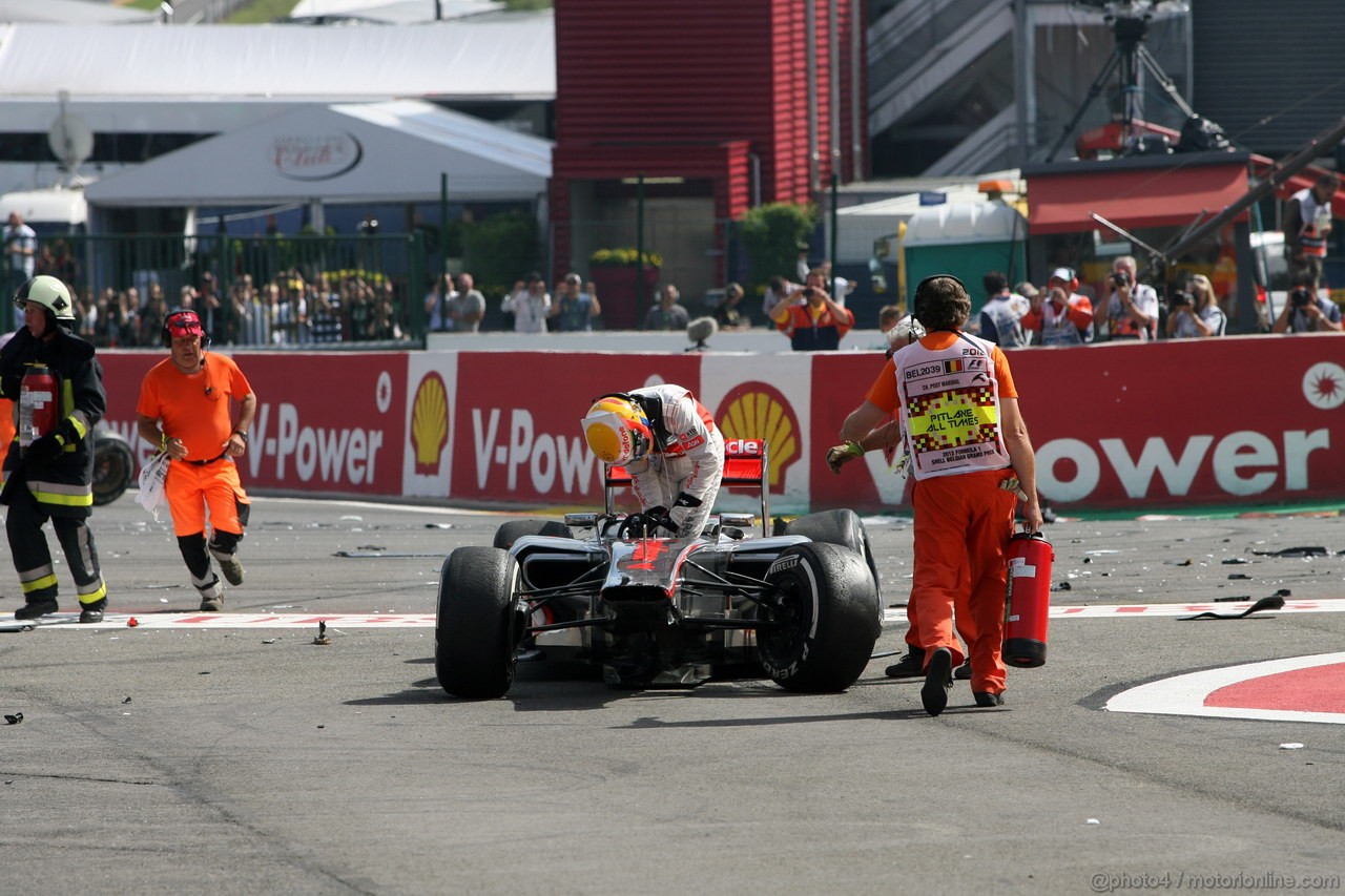 GP BELGIO, 02.09.2012- Gara, Start of the race, Crash, Lewis Hamilton (GBR) McLaren Mercedes MP4-27 