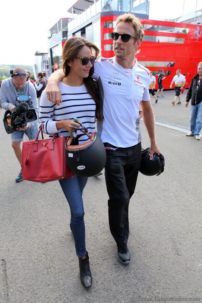 GP BELGIO, 30.08.2012- Jenson Button (GBR) McLaren Mercedes MP4-27 e Domenica Jessica Michibata (GBR)