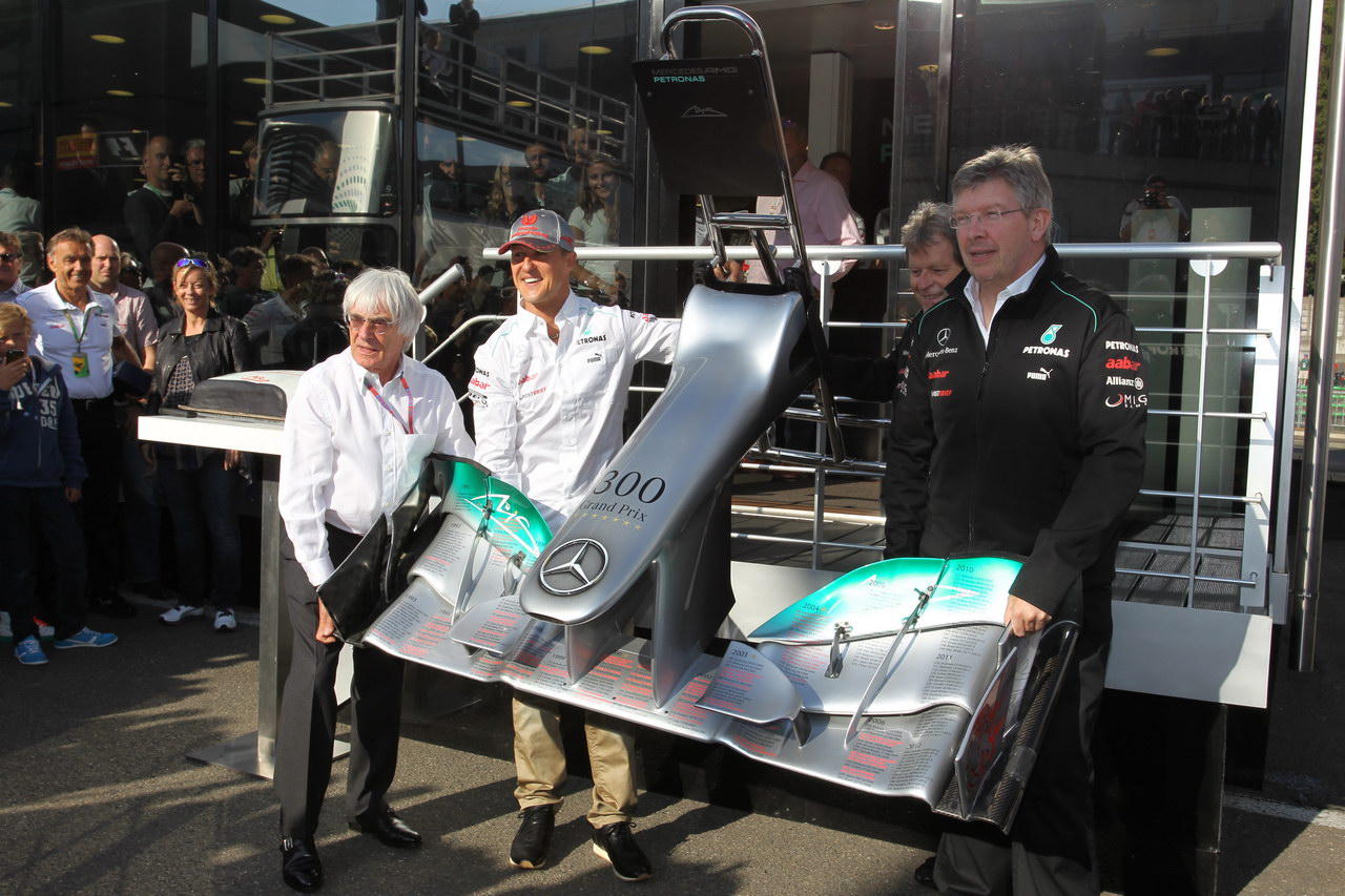 GP BELGIO, Michael Schumacher (GER), Mercedes AMG Petronas F1 Team celebrate his 300 GP in Formula 1, in the picture with Ross Brawn (GBR), Team Principal, Mercedes GP , Bernie Ecclestone (GBR) e Norbert Haug (GER), Mercedes, Motorsport Chief 