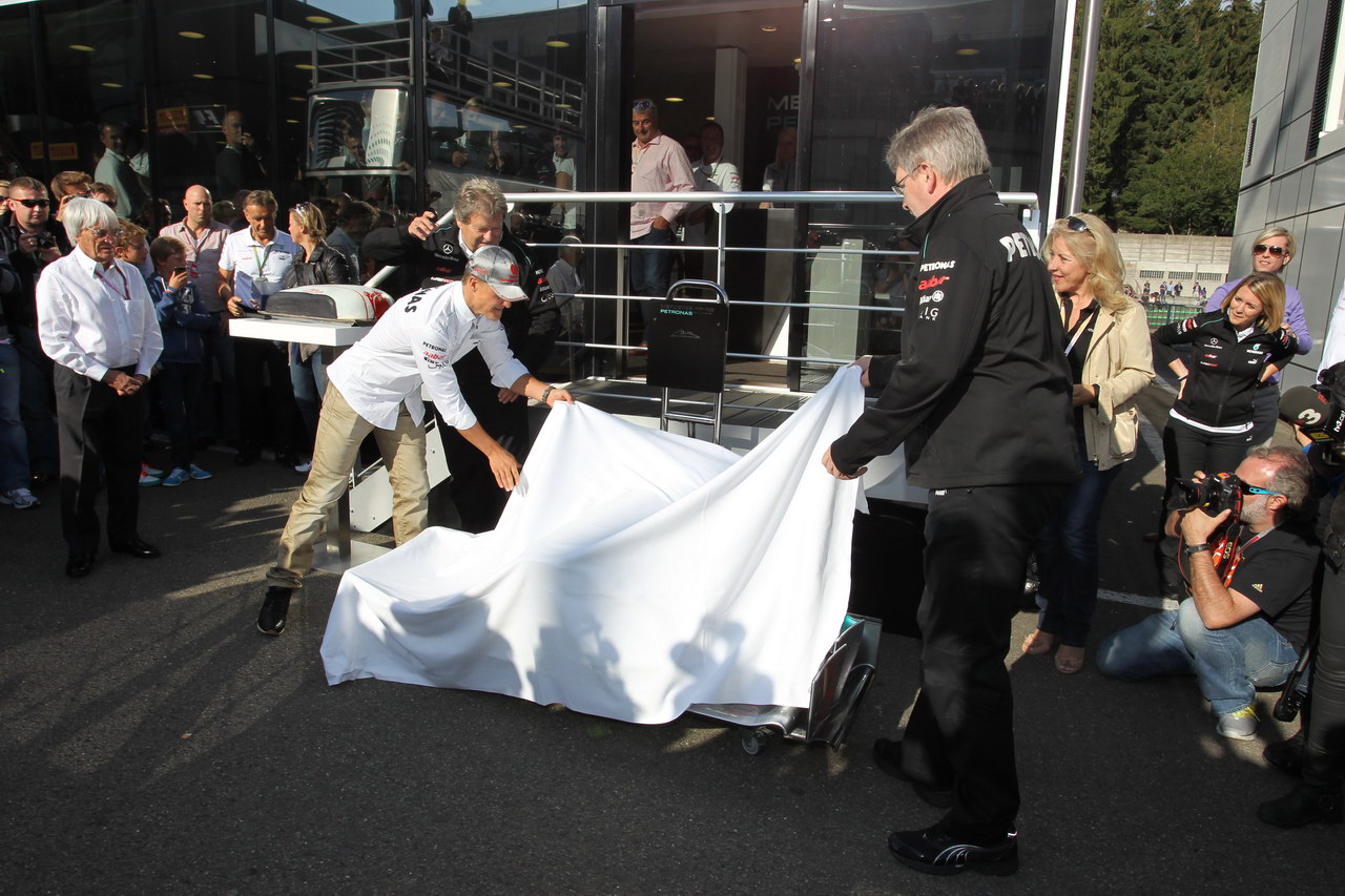 GP BELGIO, Michael Schumacher (GER), Mercedes AMG Petronas F1 Team celebrate his 300 GP in Formula 1, in the picture with Ross Brawn (GBR), Team Principal, Mercedes GP 