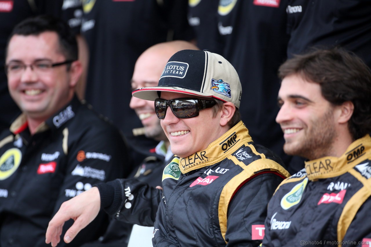 GP BRASILE, 25.11.2012- Lotus Team photograph, Kimi Raikkonen (FIN) Lotus F1 Team E20 
