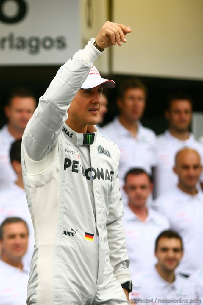 GP BRASILE, 25.11.2012- Mercedes Team photograph, Michael Schumacher (GER) Mercedes AMG F1 W03