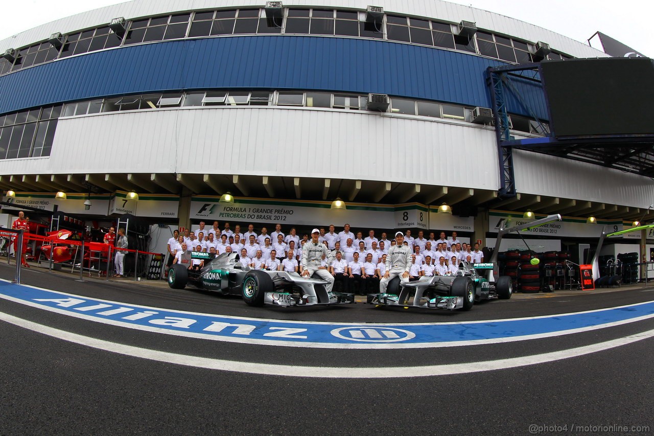 GP BRASILE, 25.11.2012- Mercedes Team photograph, Michael Schumacher (GER) Mercedes AMG F1 W03 e Nico Rosberg (GER) Mercedes AMG F1 W03 