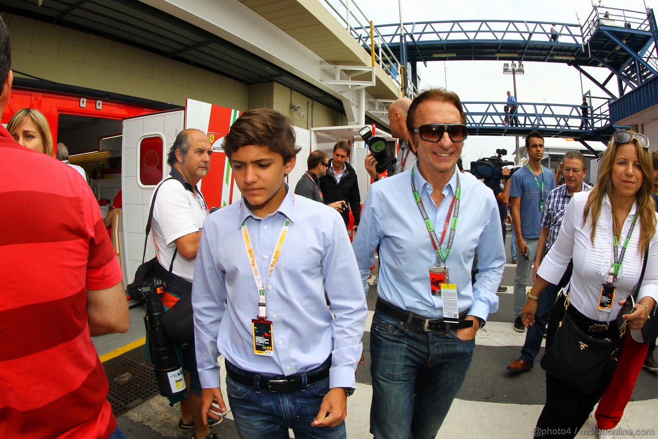 GP BRASILE, 25.11.2012- Emerson Fittipaldi (BRA), Ex F1 Champion e his grandson Pietro