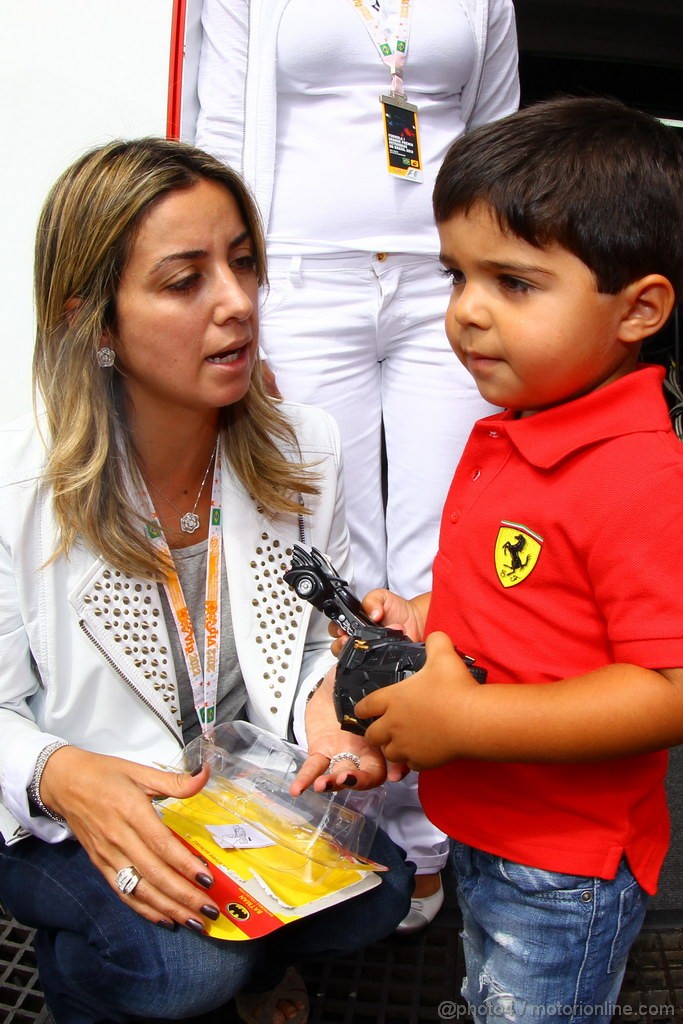 GP BRASILE, 25.11.2012- Raffaela Bassi (BRA), wife of Felipe Massa (BRA) e their son Felipe