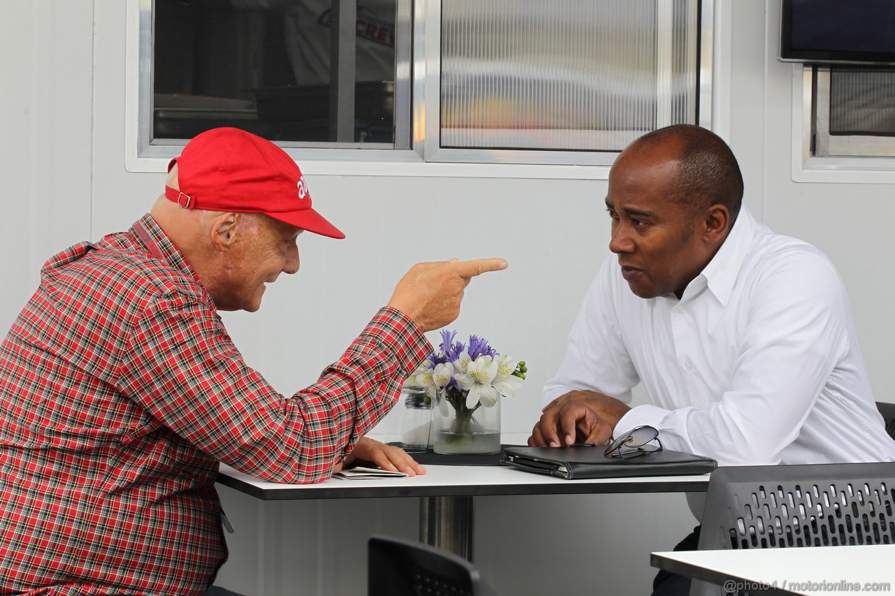 GP BRASILE, 25.11.2012- Nikki Lauda (AU), Mercedes e Anthony Hamilton (GBR), father of Lewis Hamilton(GBR) 