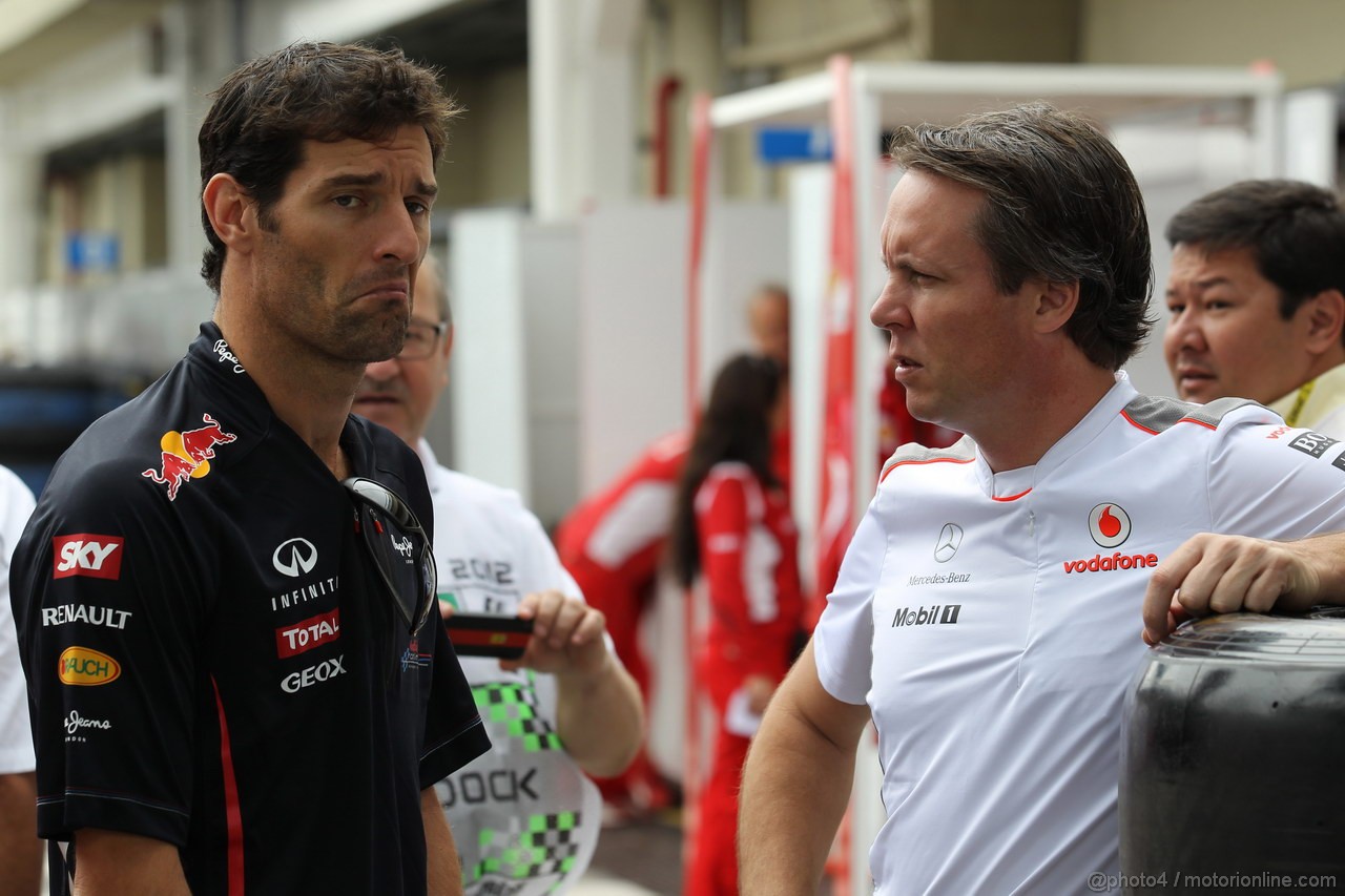 GP BRASILE, 25.11.2012- Mark Webber (AUS) Red Bull Racing RB8, Sebastian Vettel (GER) Red Bull Racing RB8 e Sam Michael (AUS) McLaren Sporting Director 