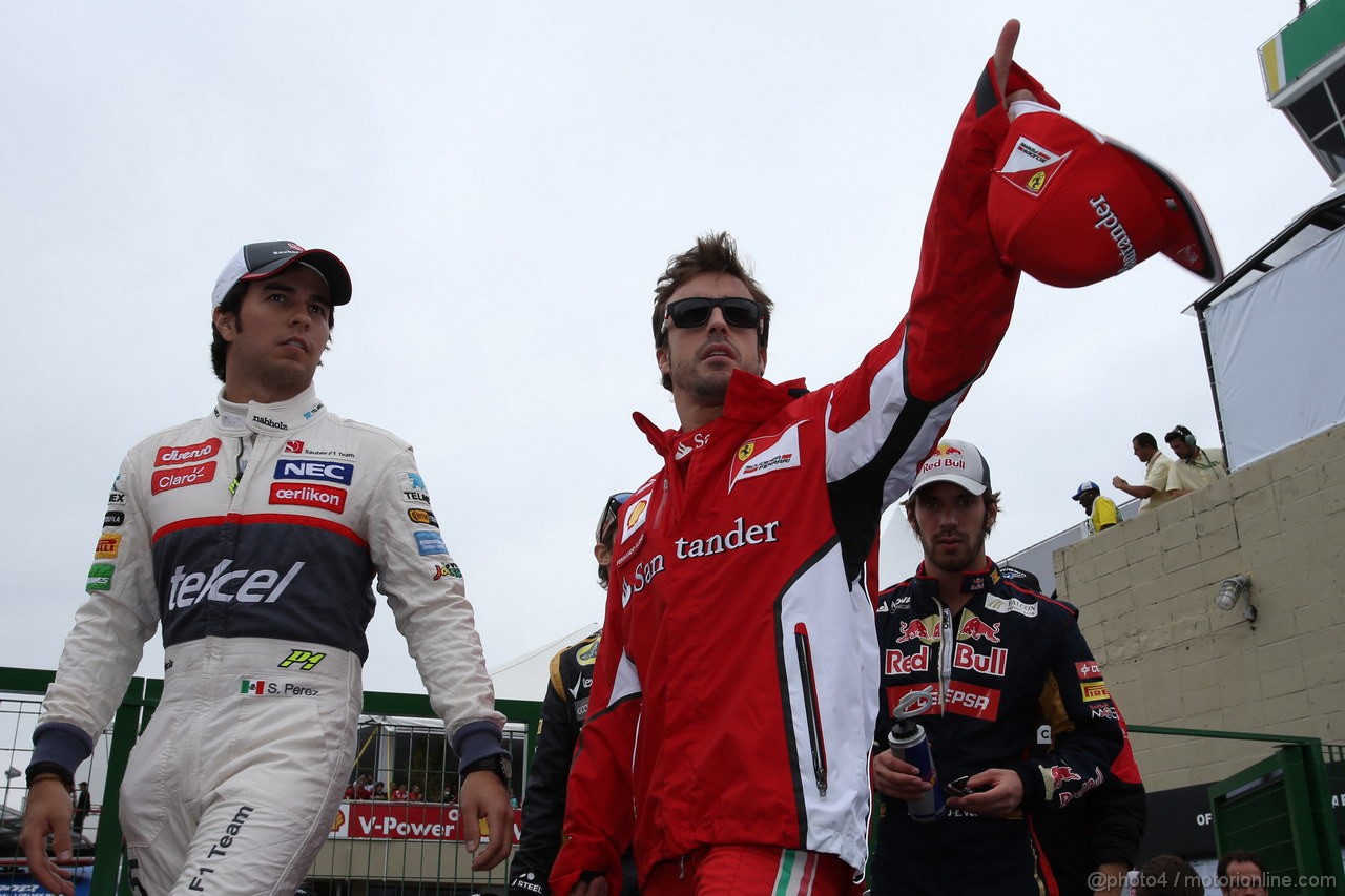 GP BRASILE, 25.11.2012- Sergio Prez (MEX) Sauber F1 Team C31 e Fernando Alonso (ESP) Ferrari F2012 