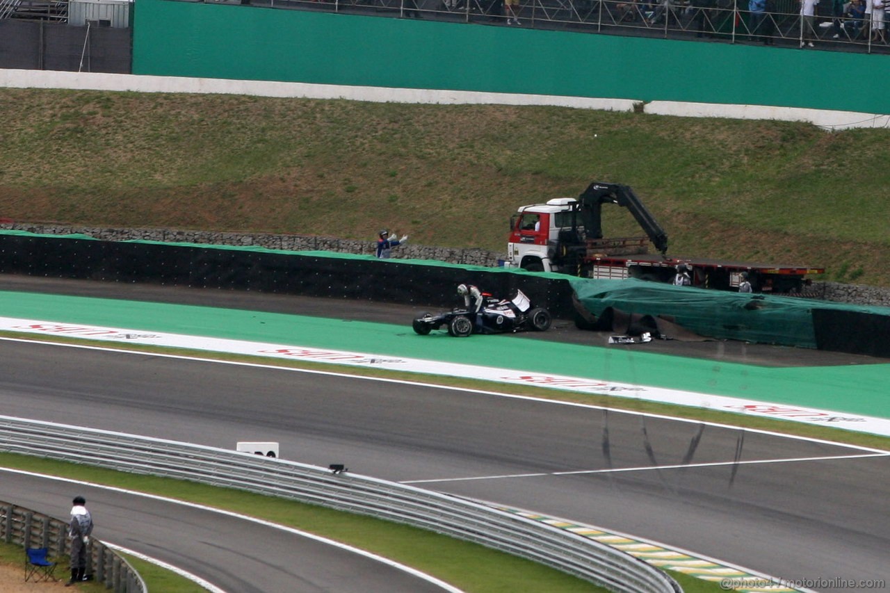 GP BRASILE, 25.11.2012- Gara, Pastor Maldonado (VEN) Williams F1 Team FW34 retires from the race 