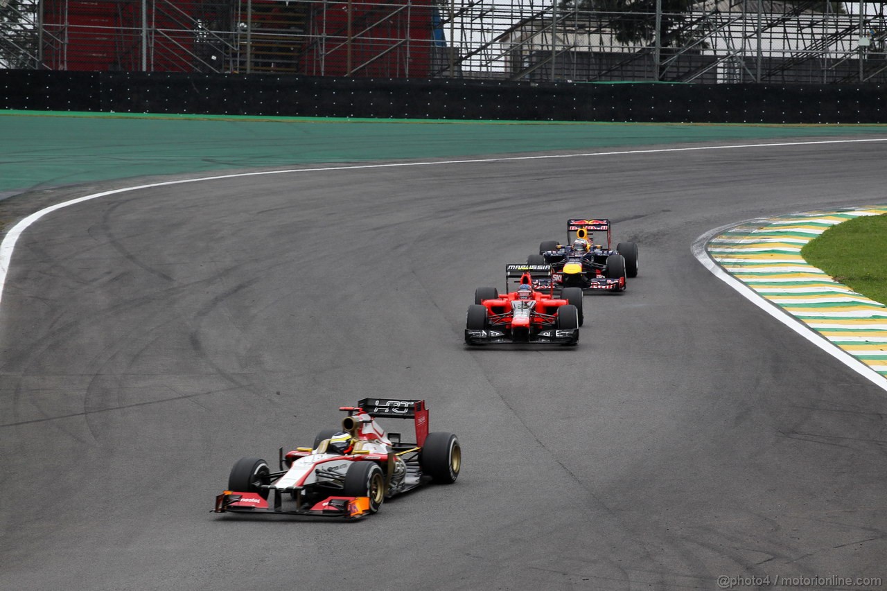 GP BRASILE, 25.11.2012- Gara, Pedro de la Rosa (ESP) HRT Formula 1 Team F112 davanti a Charles Pic (FRA) Marussia F1 Team MR01 