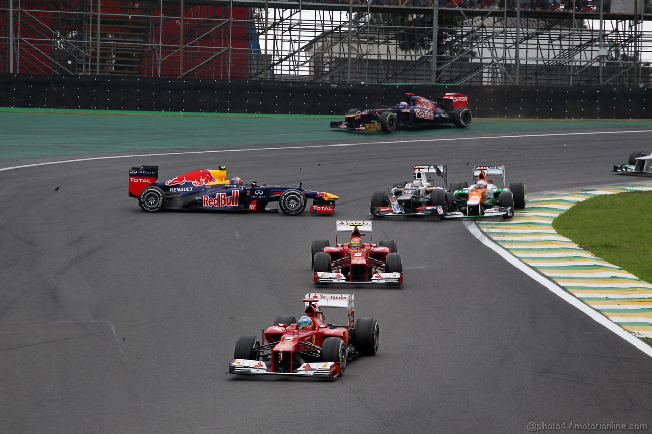 GP BRASILE, 25.11.2012- Gara, Fernando Alonso (ESP) Ferrari F2012 davanti a Felipe Massa (BRA) Ferrari F2012 e Mark Webber (AUS) Red Bull Racing RB8 spins
