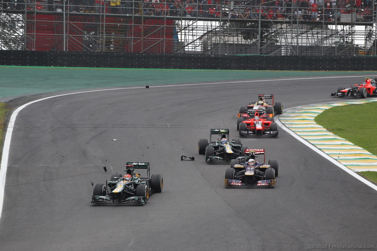 GP BRASILE, 25.11.2012- Gara, Heikki Kovalainen (FIN) Caterham F1 Team CT01 e Jean-Eric Vergne (FRA) Scuderia Toro Rosso STR7 