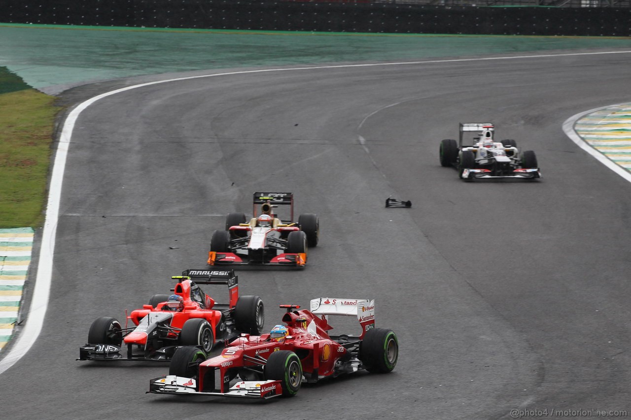 GP BRASILE, 25.11.2012- Gara, Charles Pic (FRA) Marussia F1 Team MR01 e Fernando Alonso (ESP) Ferrari F2012 