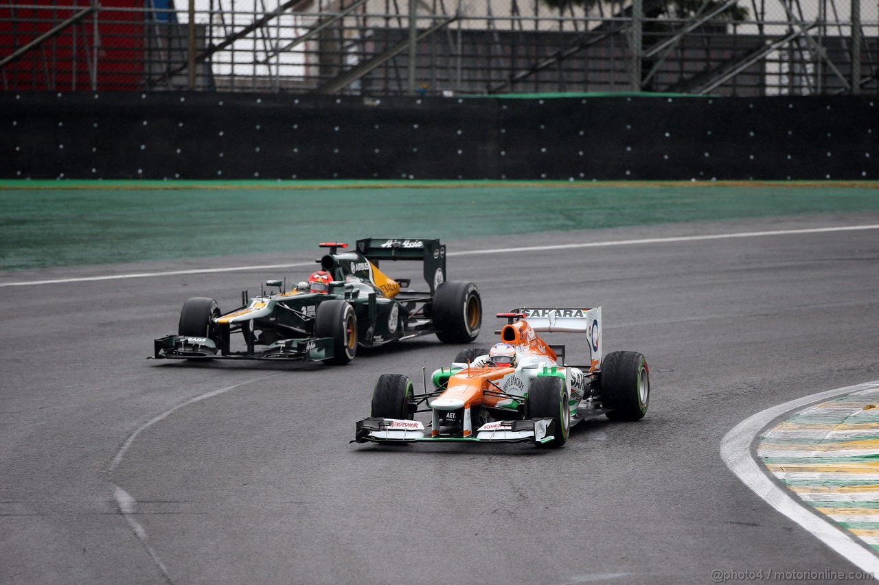 GP BRASILE, 25.11.2012- Gara, Heikki Kovalainen (FIN) Caterham F1 Team CT01 e Paul di Resta (GBR) Sahara Force India F1 Team VJM05 