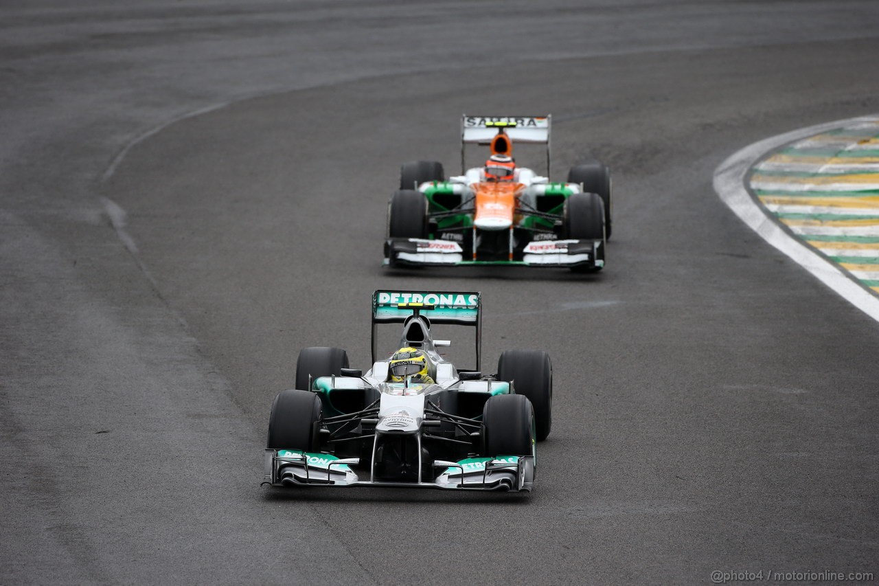 GP BRASILE, 25.11.2012- Gara, Nico Rosberg (GER) Mercedes AMG F1 W03 davanti a Nico Hulkenberg (GER) Sahara Force India F1 Team VJM05 