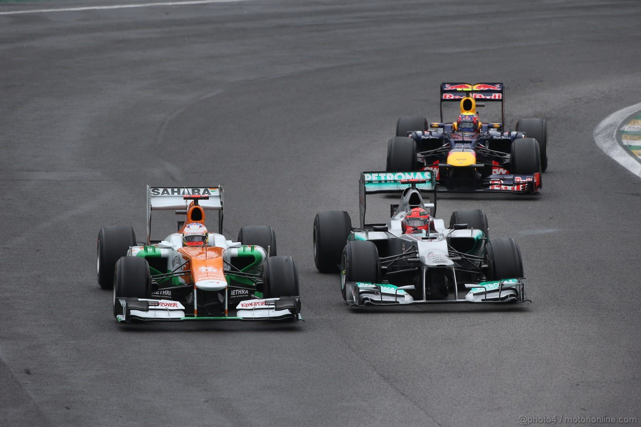 GP BRASILE, 25.11.2012- Gara, Paul di Resta (GBR) Sahara Force India F1 Team VJM05 e Michael Schumacher (GER) Mercedes AMG F1 W03 