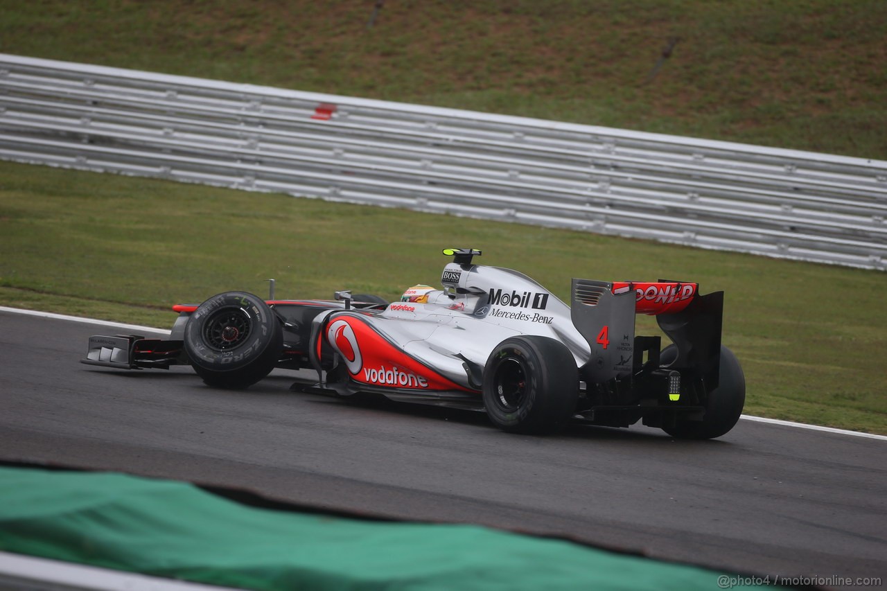 GP BRASILE, 25.11.2012- Gara, Crash, Lewis Hamilton (GBR) McLaren Mercedes MP4-27 