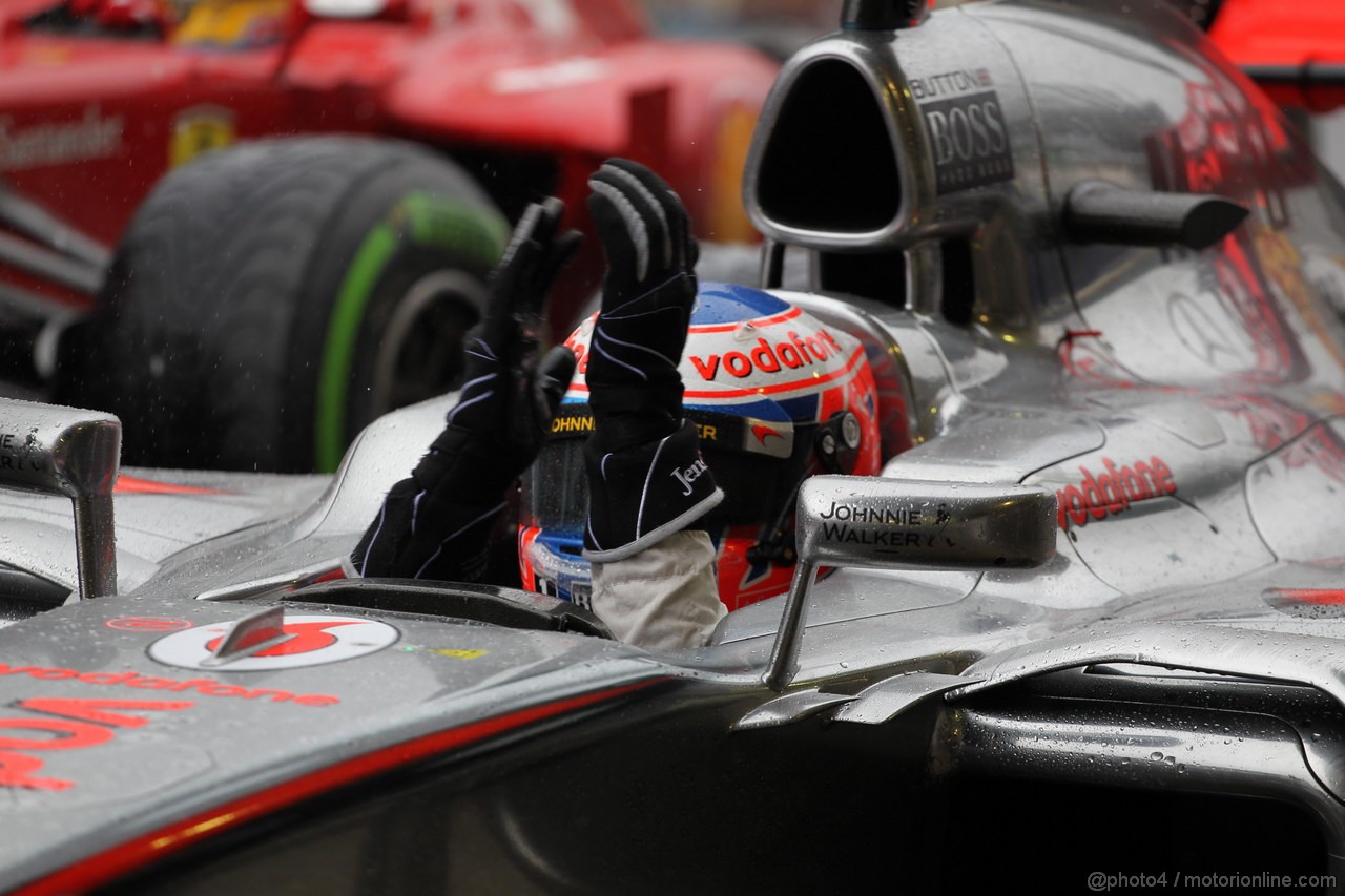 GP BRASILE, 25.11.2012- Gara, Jenson Button (GBR) McLaren Mercedes MP4-27 vincitore