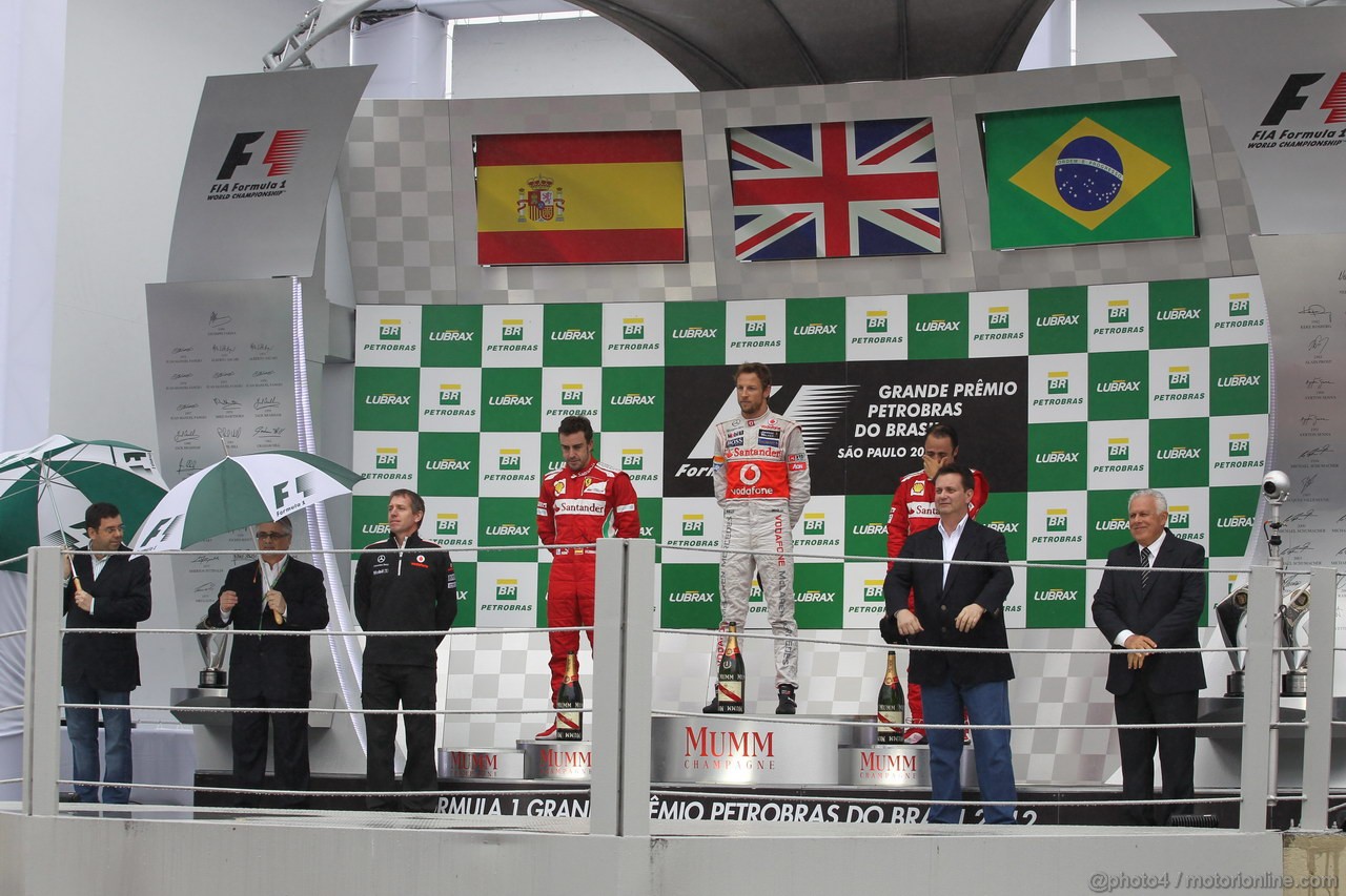 GP BRASILE, 25.11.2012- Gara, Jenson Button (GBR) McLaren Mercedes MP4-27 vincitore, secondo Fernando Alonso (ESP) Ferrari F2012 e terzo Felipe Massa (BRA) Ferrari F2012 