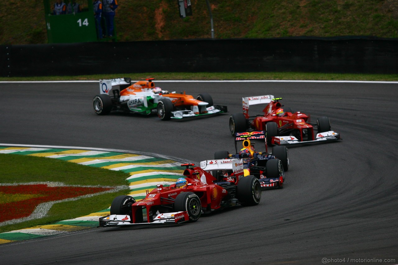 GP BRASILE, 25.11.2012- Gara, Fernando Alonso (ESP) Ferrari F2012 davanti a Mark Webber (AUS) Red Bull Racing RB8 