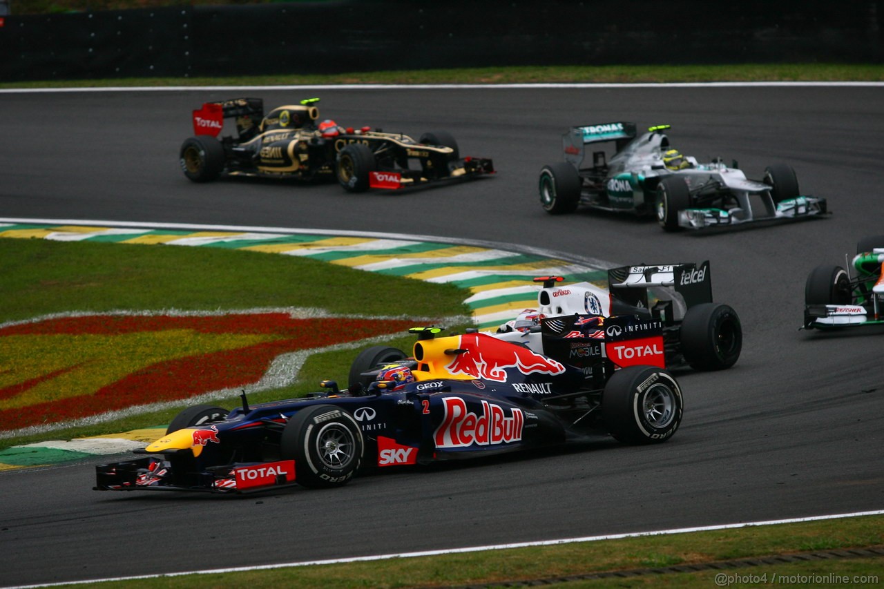 GP BRASILE, 25.11.2012- Gara, Mark Webber (AUS) Red Bull Racing RB8 e Kamui Kobayashi (JAP) Sauber F1 Team C31 