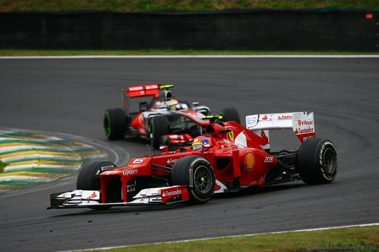 GP BRASILE, 25.11.2012- Gara, Felipe Massa (BRA) Ferrari F2012 davanti a Lewis Hamilton (GBR) McLaren Mercedes MP4-27 