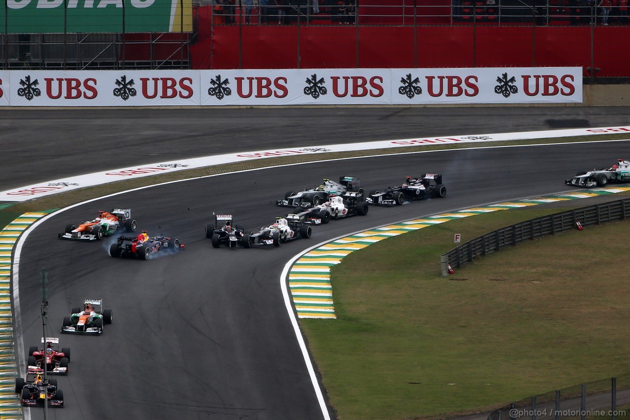 GP BRASILE, 25.11.2012- Gara, Crash, Sebastian Vettel (GER) Red Bull Racing RB8 e Bruno Senna (BRA) Williams F1 Team FW34