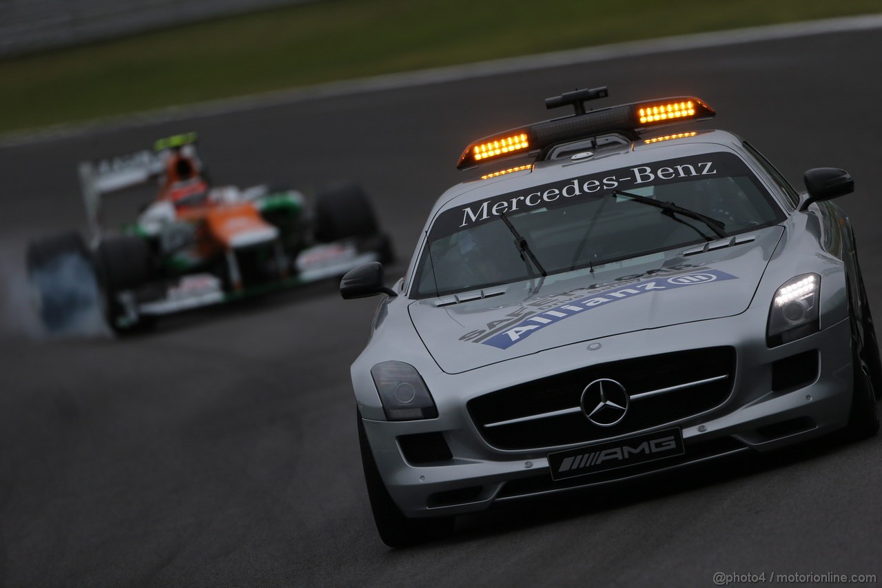 GP BRASILE, 25.11.2012- Gara, Safety car davanti a Nico Hulkenberg (GER) Sahara Force India F1 Team VJM05 