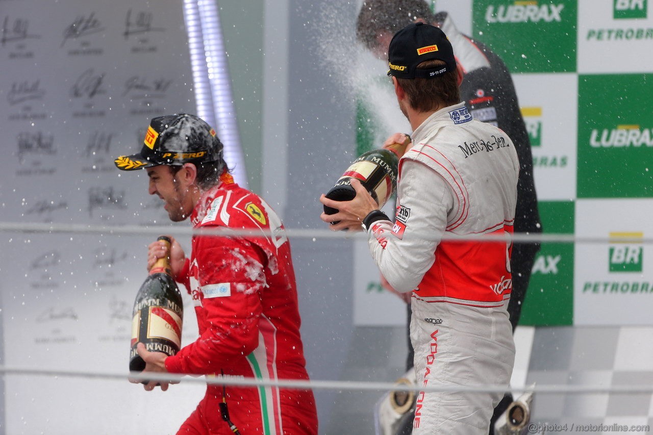 GP BRASILE, 25.11.2012- Gara, secondo Fernando Alonso (ESP) Ferrari F2012 e Jenson Button (GBR) McLaren Mercedes MP4-27 vincitore 