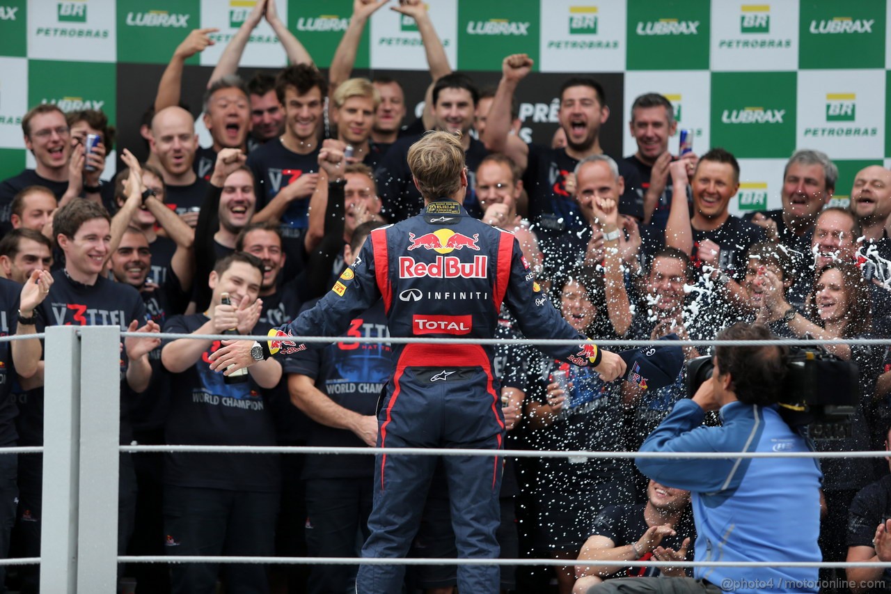 GP BRASILE, 25.11.2012- Gara, Festeggiamenti, Sebastian Vettel (GER) Red Bull Racing RB8, World Champion 2012