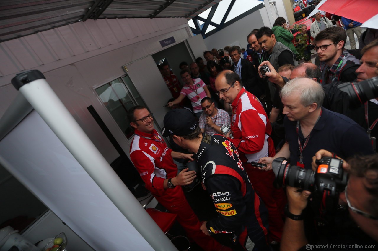 GP BRASILE, 25.11.2012- Gara, Festeggiamenti, Sebastian Vettel (GER) Red Bull Racing RB8, World Champion 2012