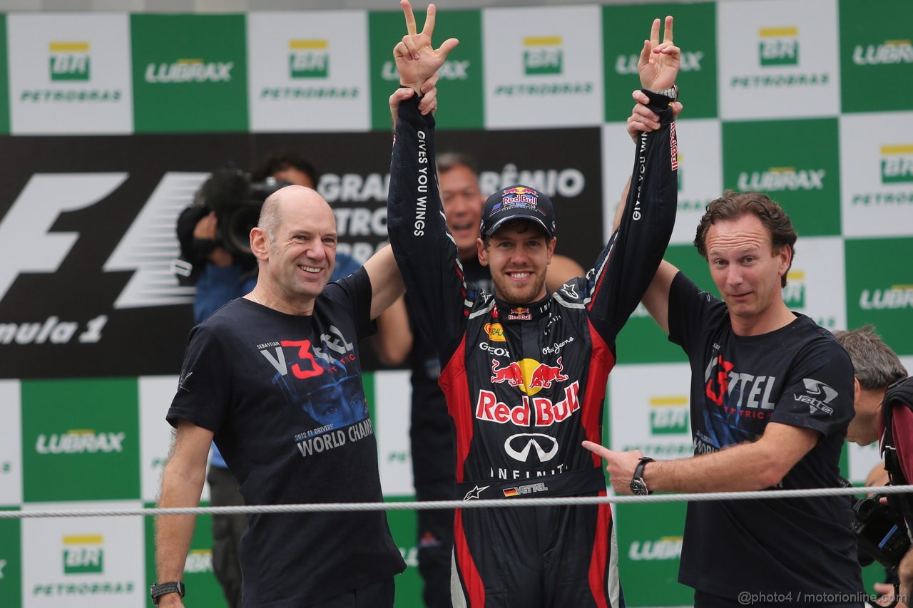 GP BRASILE, 25.11.2012- Gara, Festeggiamenti, Sebastian Vettel (GER) Red Bull Racing RB8, World Champion 2012 with Adrian Newey (GBR), Red Bull Racing , Technical Operations Director e Christian Horner (GBR), Red Bull Racing, Sporting Director 