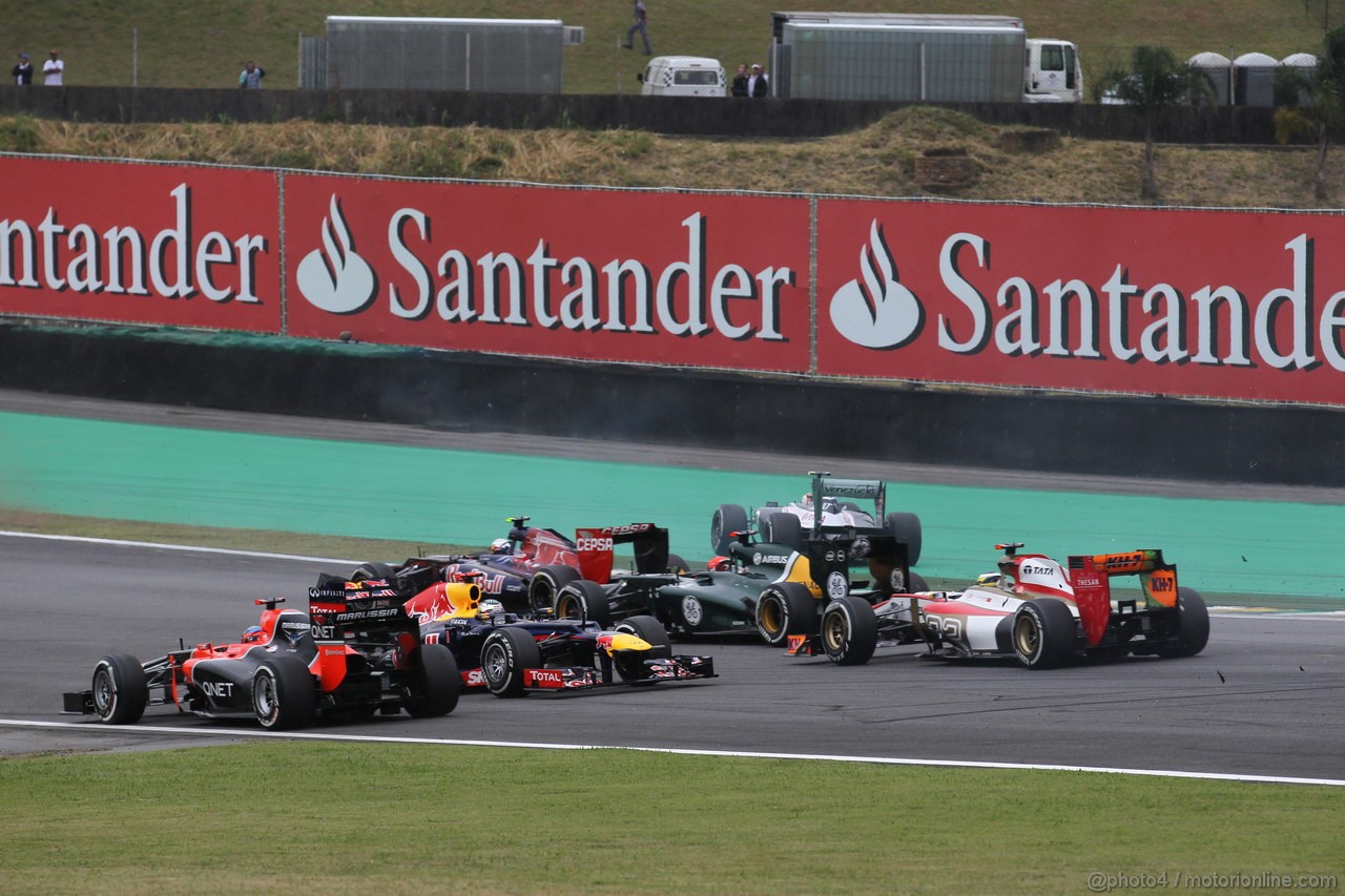 GP BRASILE, 25.11.2012- Gara, Crash, Sebastian Vettel (GER) Red Bull Racing RB8 e Bruno Senna (BRA) Williams F1 Team FW34
