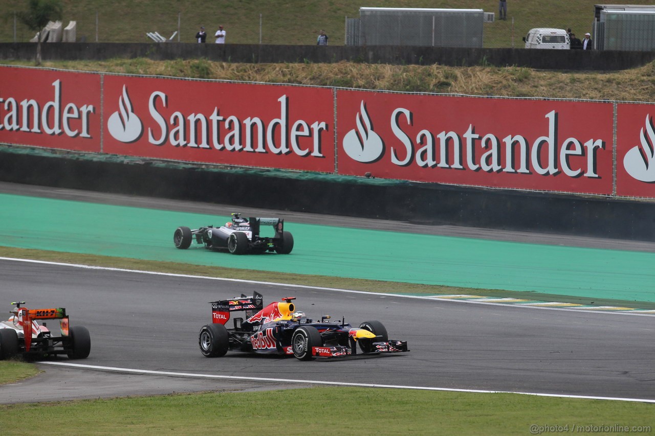 GP BRASILE, 25.11.2012- Gara, Crash, Sebastian Vettel (GER) Red Bull Racing RB8 e Bruno Senna (BRA) Williams F1 Team FW34 
