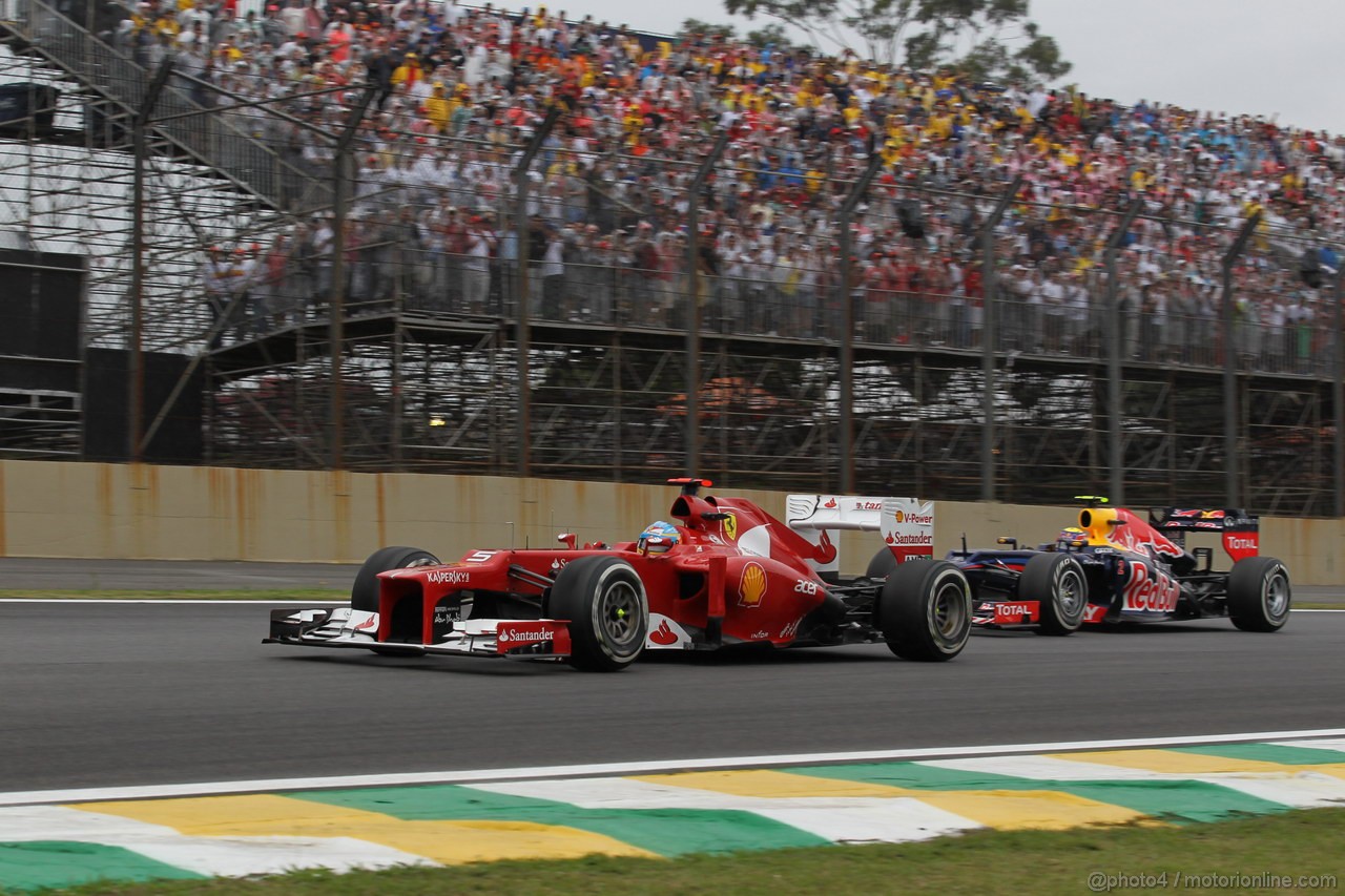 GP BRASILE, 25.11.2012- Gara, Fernando Alonso (ESP) Ferrari F2012 davanti a Mark Webber (AUS) Red Bull Racing RB8 