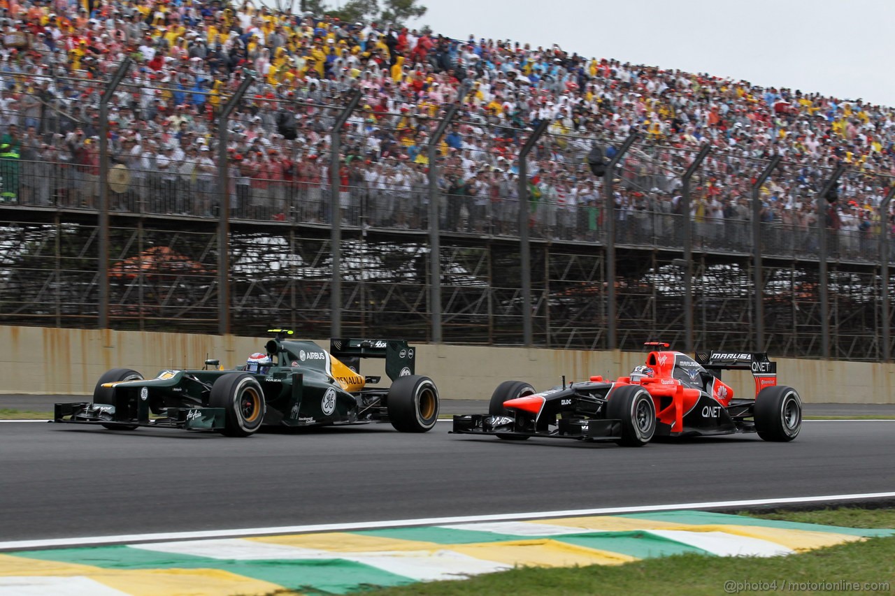GP BRASILE, 25.11.2012- Gara, Vitaly Petrov (RUS) Caterham F1 Team CT01 e Timo Glock (GER) Marussia F1 Team MR01 
